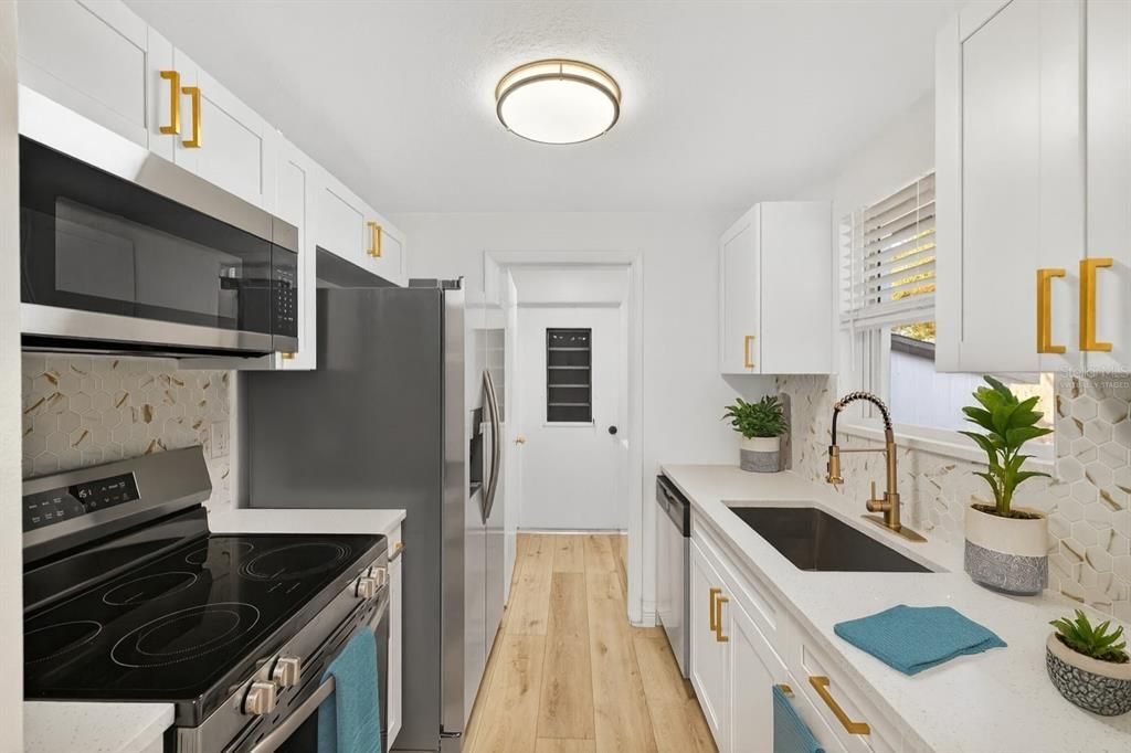 For Sale: $269,900 (3 beds, 2 baths, 1329 Square Feet)