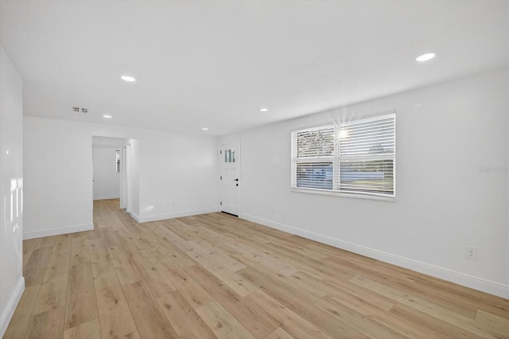 For Sale: $269,900 (3 beds, 2 baths, 1329 Square Feet)