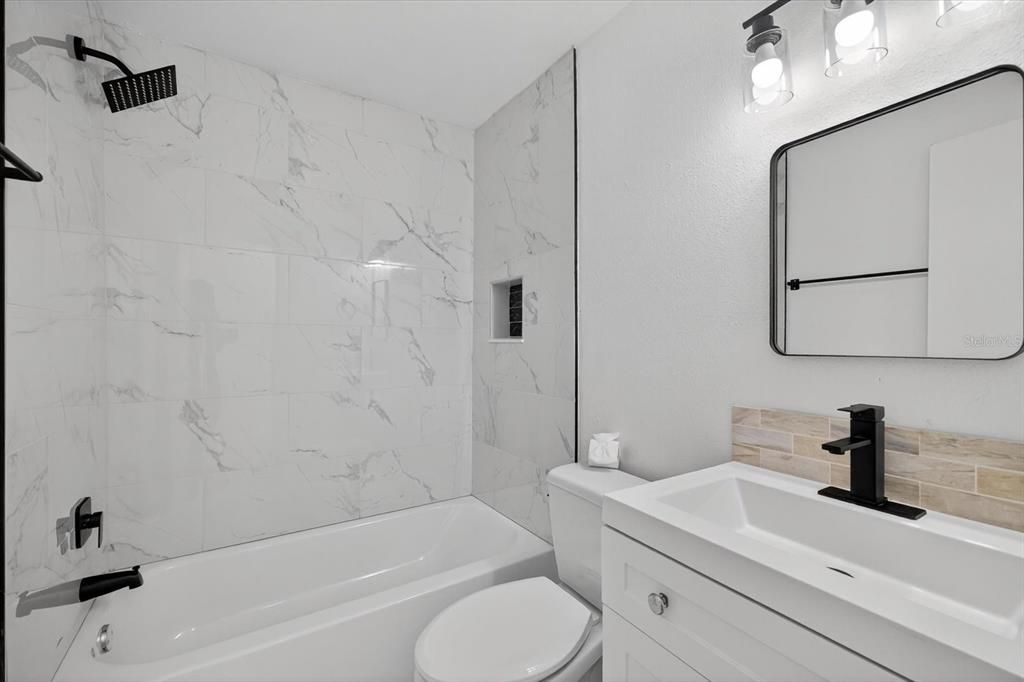 For Sale: $269,900 (3 beds, 2 baths, 1329 Square Feet)