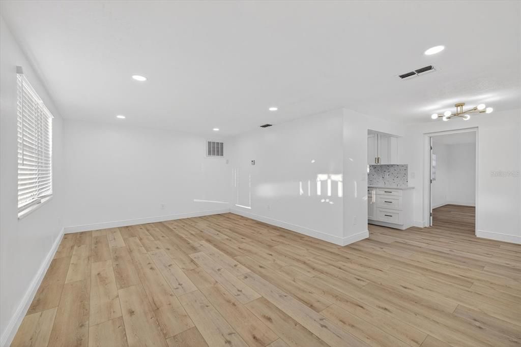 For Sale: $269,900 (3 beds, 2 baths, 1329 Square Feet)