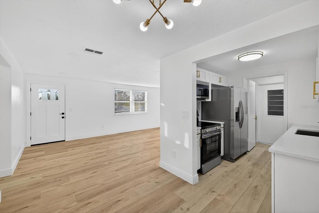 For Sale: $269,900 (3 beds, 2 baths, 1329 Square Feet)