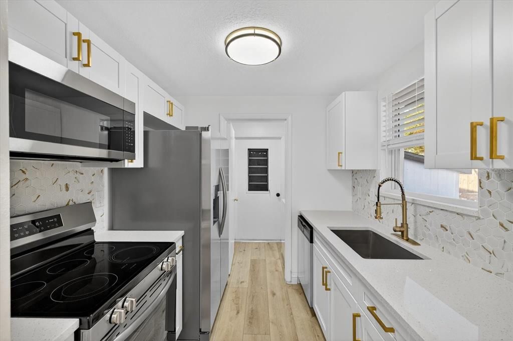 For Sale: $269,900 (3 beds, 2 baths, 1329 Square Feet)