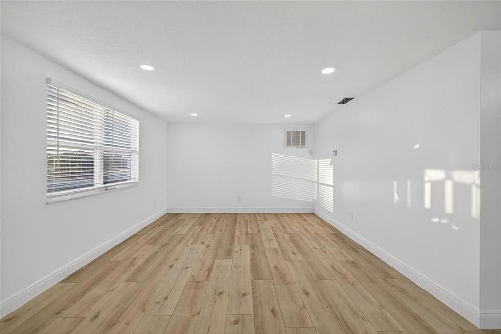 For Sale: $269,900 (3 beds, 2 baths, 1329 Square Feet)