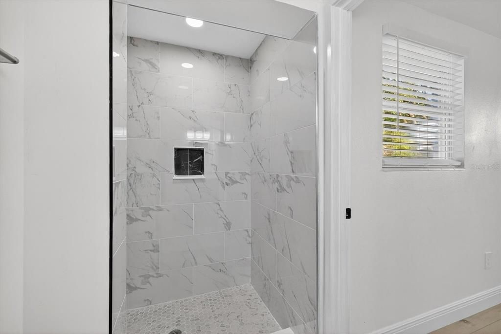 For Sale: $269,900 (3 beds, 2 baths, 1329 Square Feet)