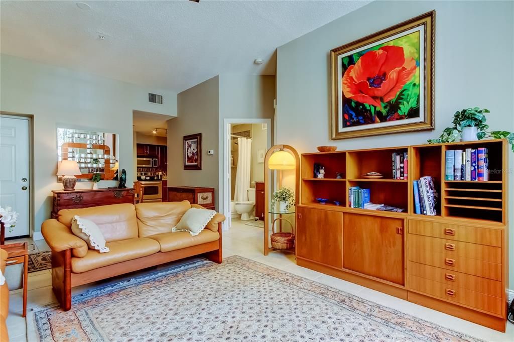 Под контрактом: $299,000 (1 спален, 1 ванн, 645 Квадратных фут)