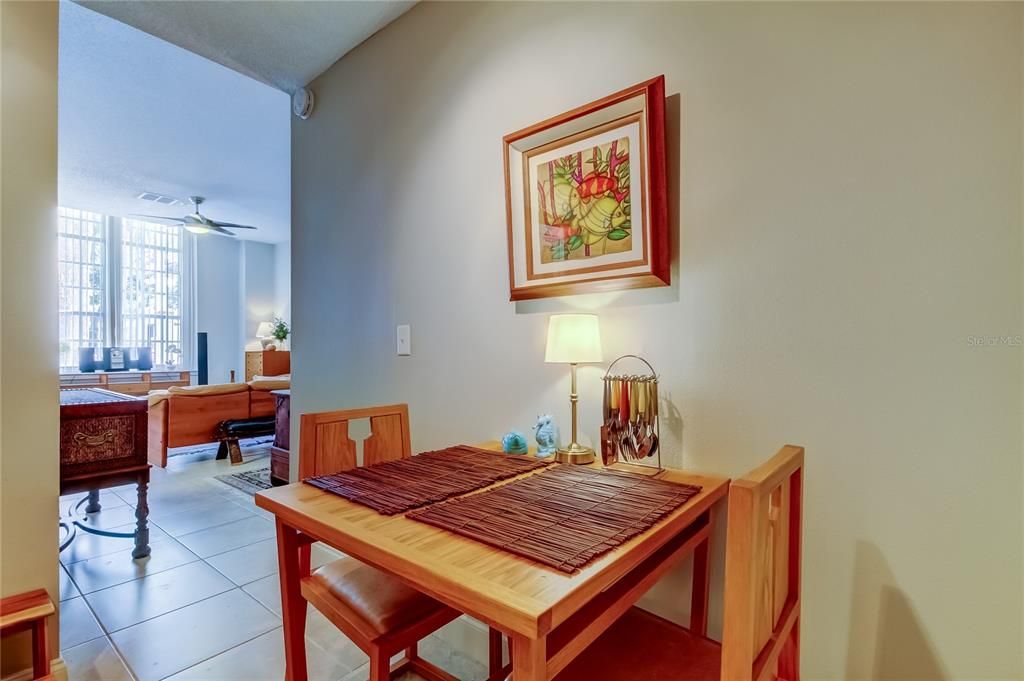 Под контрактом: $299,000 (1 спален, 1 ванн, 645 Квадратных фут)