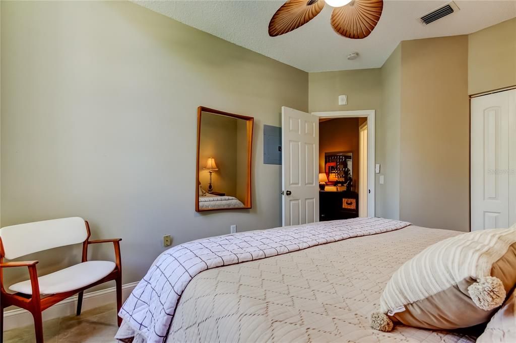 Под контрактом: $299,000 (1 спален, 1 ванн, 645 Квадратных фут)