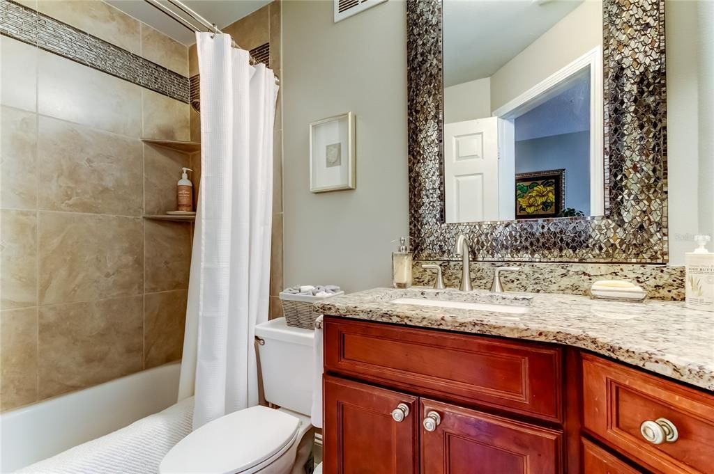 Под контрактом: $299,000 (1 спален, 1 ванн, 645 Квадратных фут)