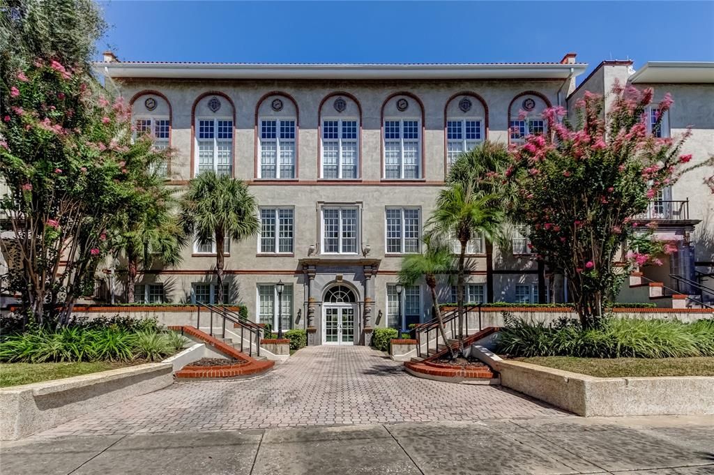 Под контрактом: $299,000 (1 спален, 1 ванн, 645 Квадратных фут)