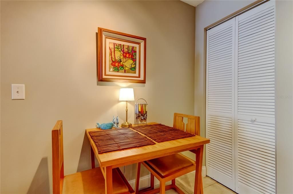 Под контрактом: $299,000 (1 спален, 1 ванн, 645 Квадратных фут)