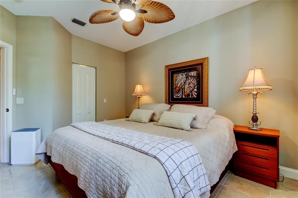 Под контрактом: $299,000 (1 спален, 1 ванн, 645 Квадратных фут)