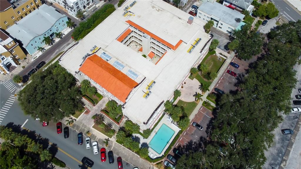 Под контрактом: $299,000 (1 спален, 1 ванн, 645 Квадратных фут)