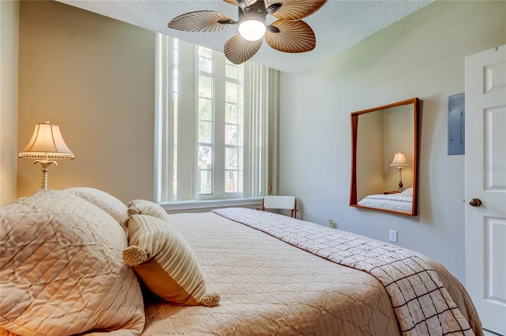 Под контрактом: $299,000 (1 спален, 1 ванн, 645 Квадратных фут)