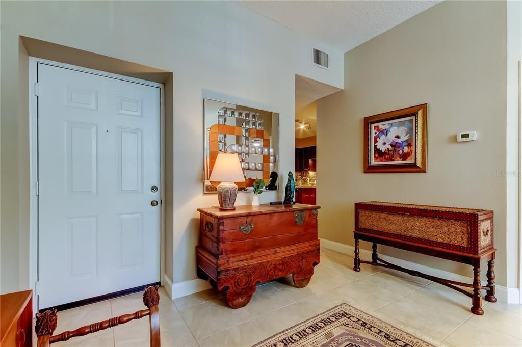 Под контрактом: $299,000 (1 спален, 1 ванн, 645 Квадратных фут)