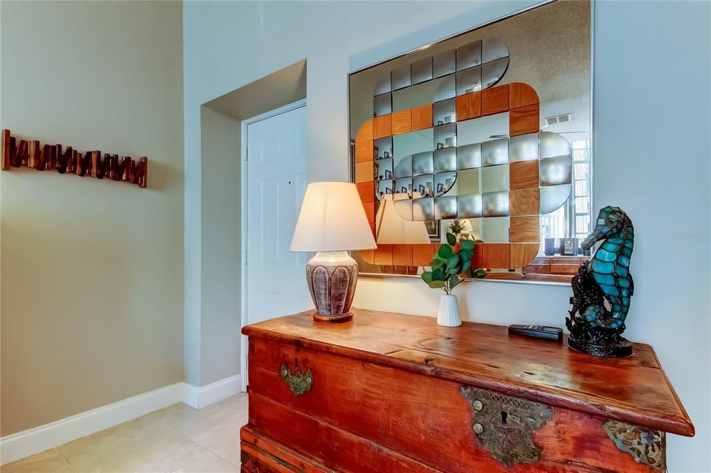 Под контрактом: $299,000 (1 спален, 1 ванн, 645 Квадратных фут)