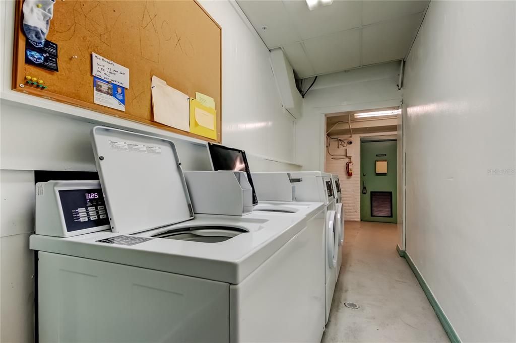 Под контрактом: $299,000 (1 спален, 1 ванн, 645 Квадратных фут)