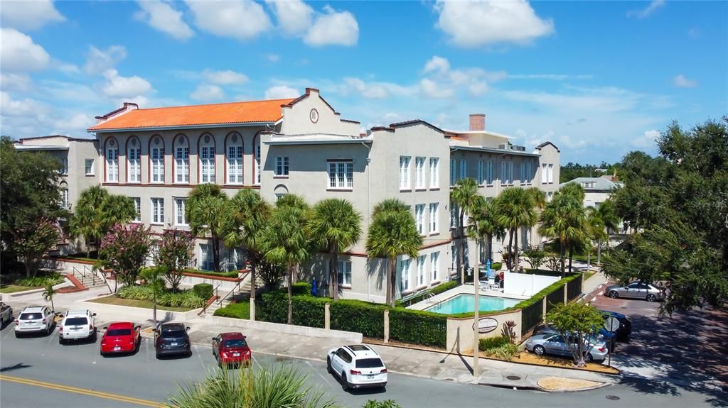 Под контрактом: $299,000 (1 спален, 1 ванн, 645 Квадратных фут)