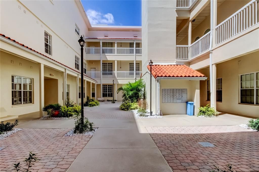 Под контрактом: $299,000 (1 спален, 1 ванн, 645 Квадратных фут)