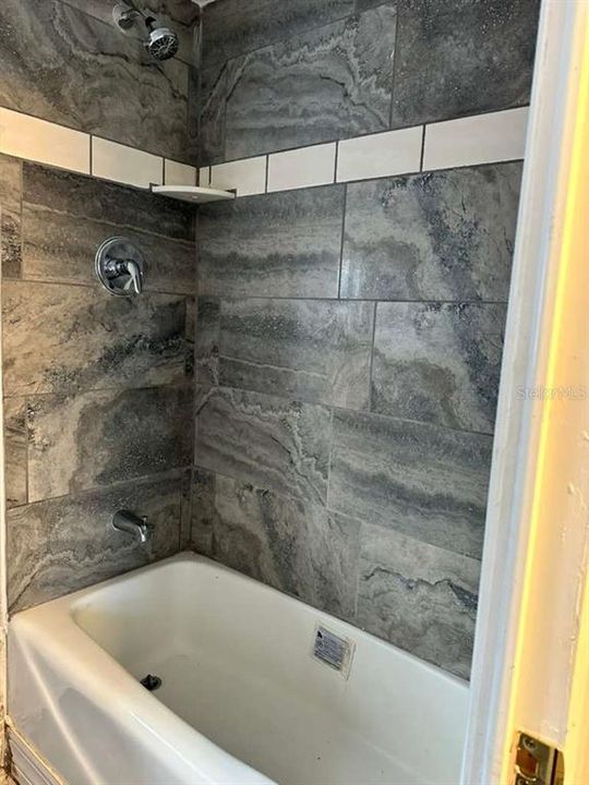 待售: $165,000 (2 贝兹, 2 浴室, 1288 平方英尺)