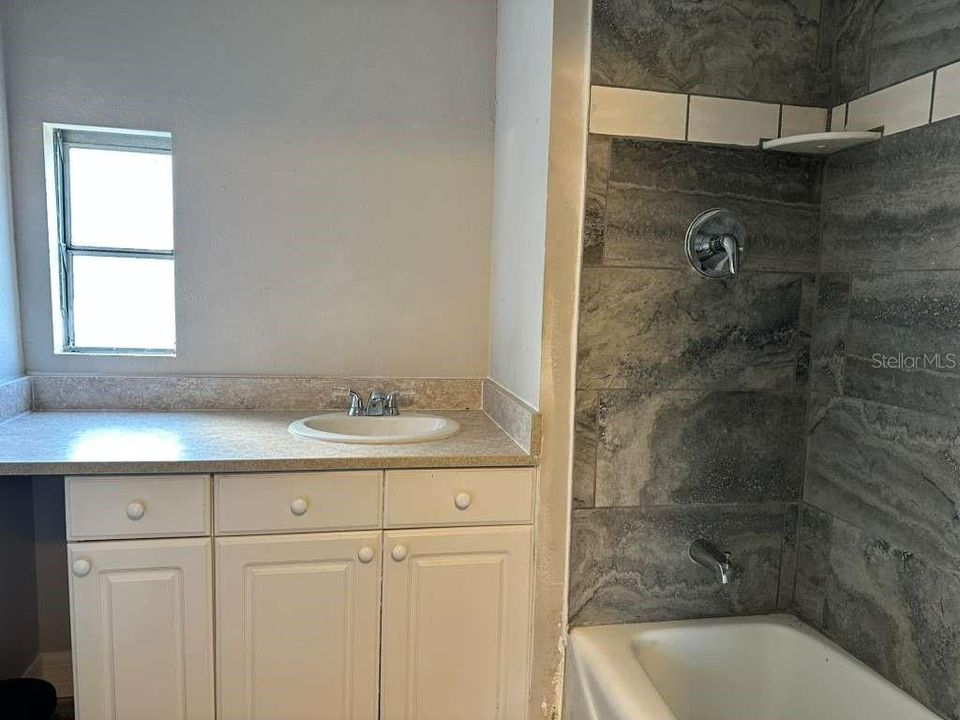 待售: $165,000 (2 贝兹, 2 浴室, 1288 平方英尺)