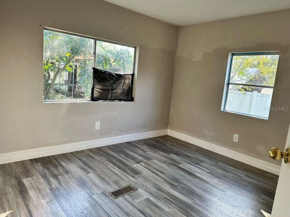 待售: $165,000 (2 贝兹, 2 浴室, 1288 平方英尺)