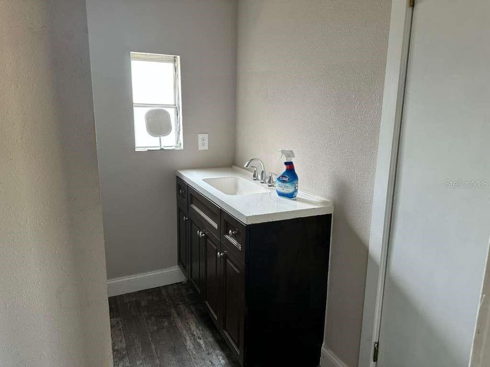 待售: $165,000 (2 贝兹, 2 浴室, 1288 平方英尺)