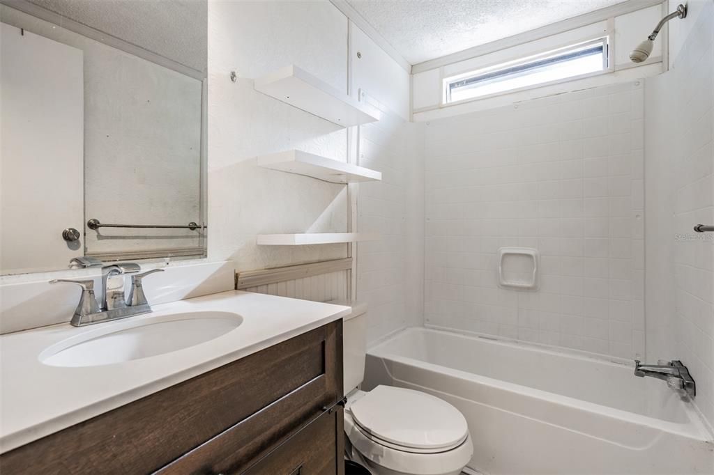 На продажу: $300,000 (3 спален, 2 ванн, 1352 Квадратных фут)