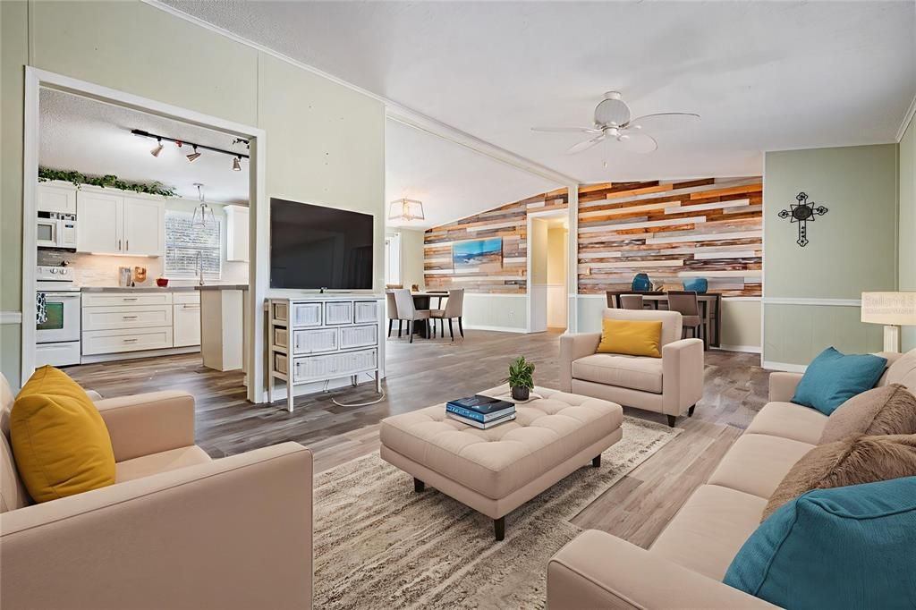 На продажу: $300,000 (3 спален, 2 ванн, 1352 Квадратных фут)