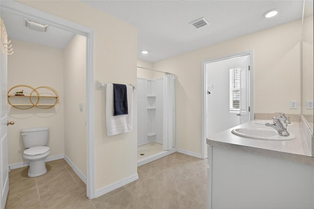 For Sale: $515,000 (5 beds, 3 baths, 2674 Square Feet)