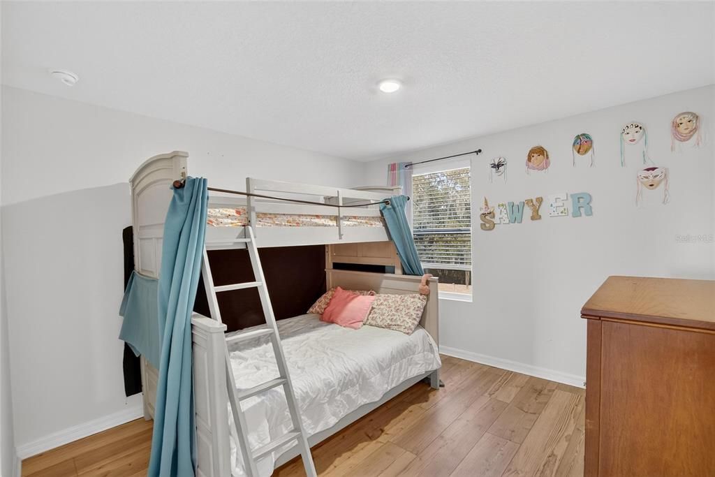 For Sale: $515,000 (5 beds, 3 baths, 2674 Square Feet)