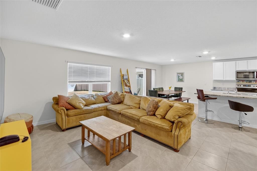 For Sale: $515,000 (5 beds, 3 baths, 2674 Square Feet)