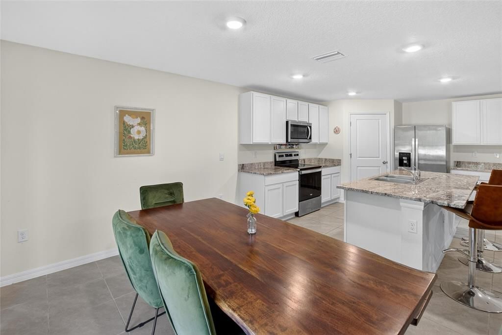 For Sale: $515,000 (5 beds, 3 baths, 2674 Square Feet)