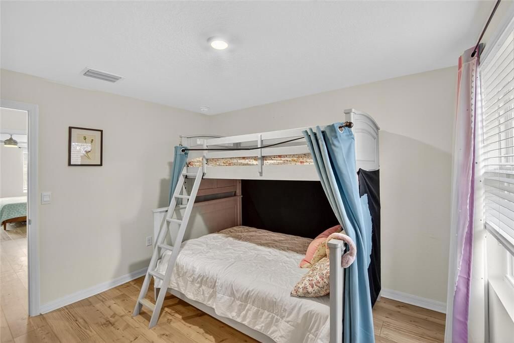 For Sale: $515,000 (5 beds, 3 baths, 2674 Square Feet)