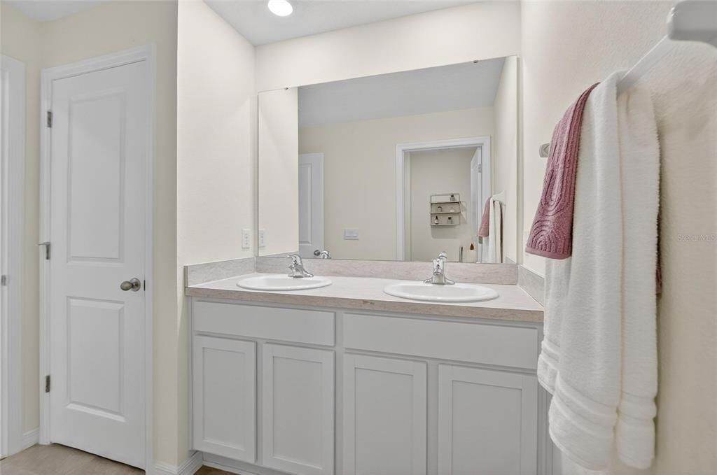 For Sale: $515,000 (5 beds, 3 baths, 2674 Square Feet)