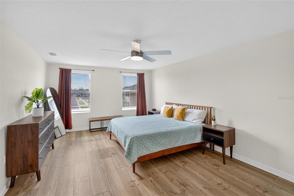 For Sale: $515,000 (5 beds, 3 baths, 2674 Square Feet)