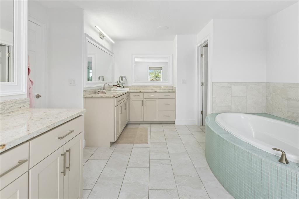 待售: $3,950,000 (5 贝兹, 5 浴室, 4190 平方英尺)