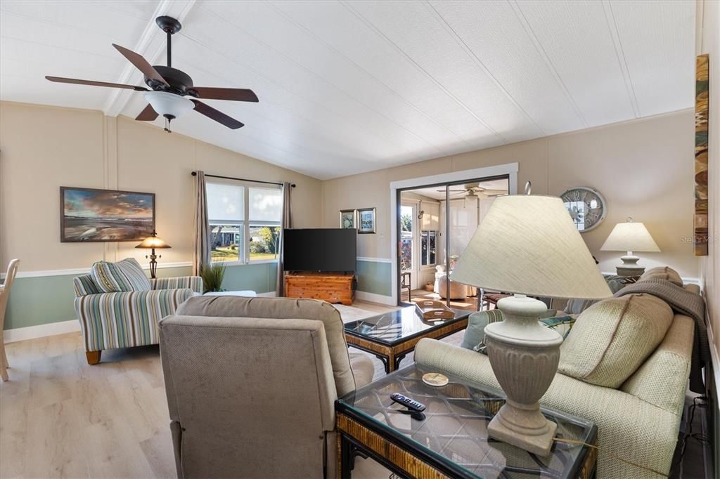 Activo con contrato: $199,000 (2 camas, 2 baños, 1008 Pies cuadrados)