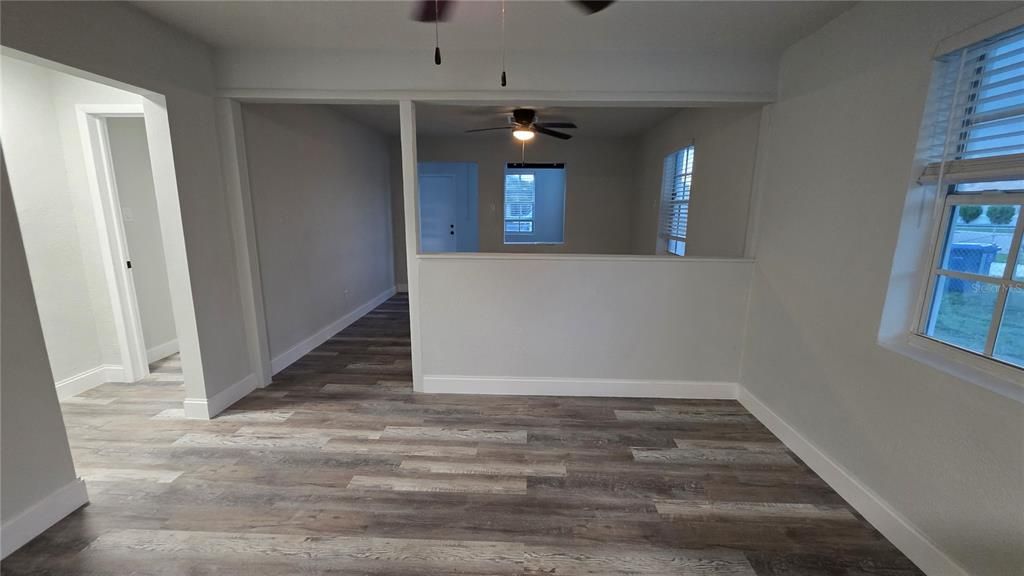 For Sale: $315,000 (2 beds, 1 baths, 988 Square Feet)