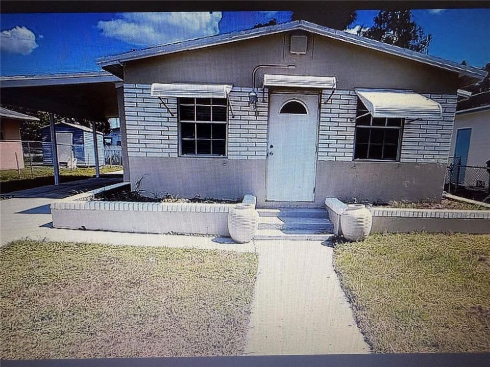 For Sale: $315,000 (2 beds, 1 baths, 988 Square Feet)