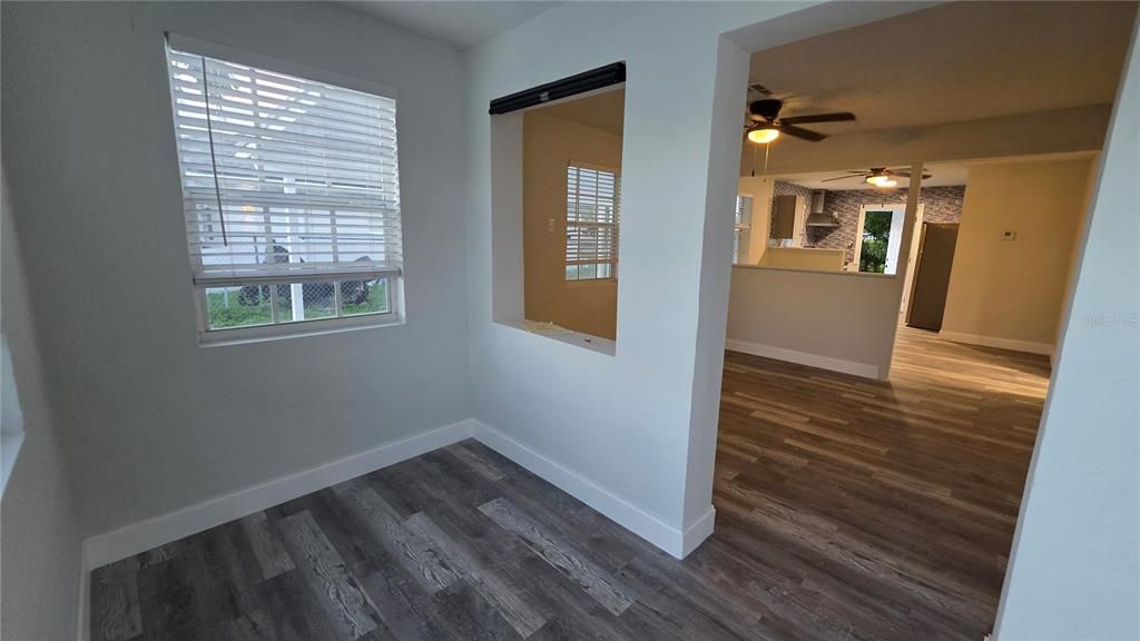 For Sale: $315,000 (2 beds, 1 baths, 988 Square Feet)