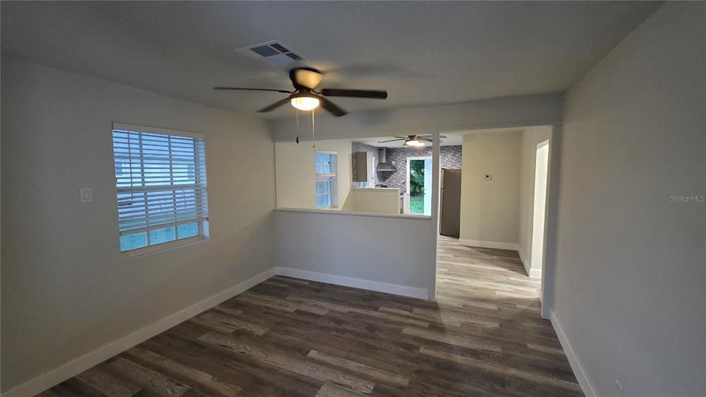 For Sale: $315,000 (2 beds, 1 baths, 988 Square Feet)