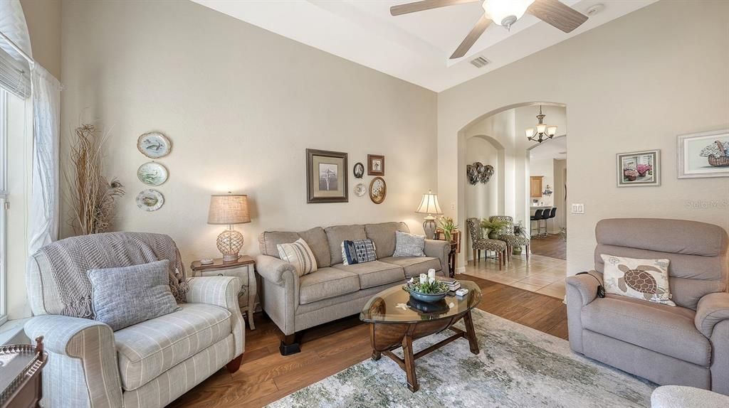 For Sale: $369,000 (2 beds, 2 baths, 1464 Square Feet)