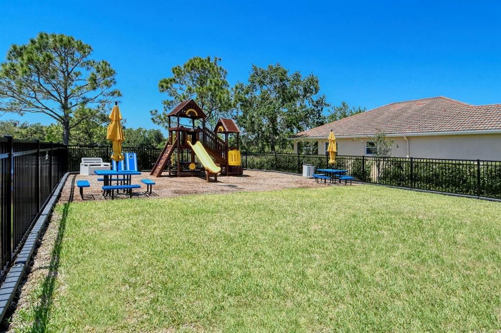 For Sale: $369,000 (2 beds, 2 baths, 1464 Square Feet)