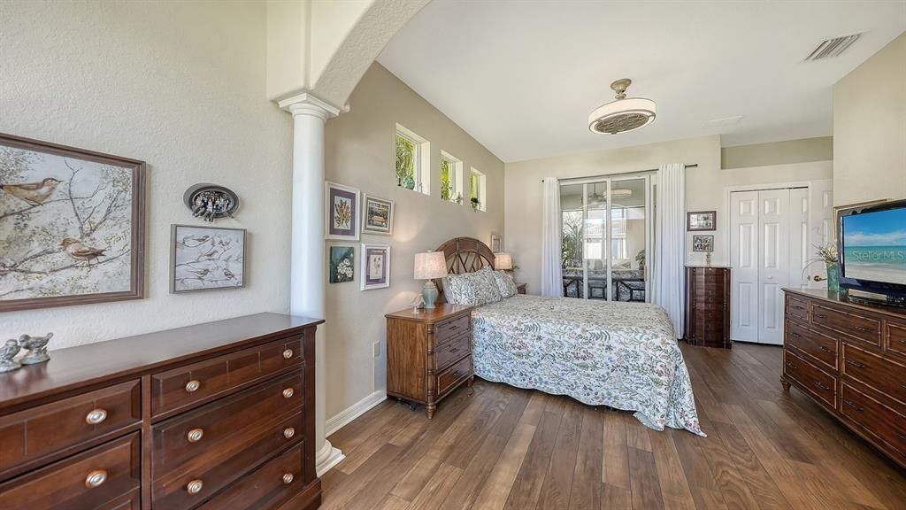 For Sale: $369,000 (2 beds, 2 baths, 1464 Square Feet)