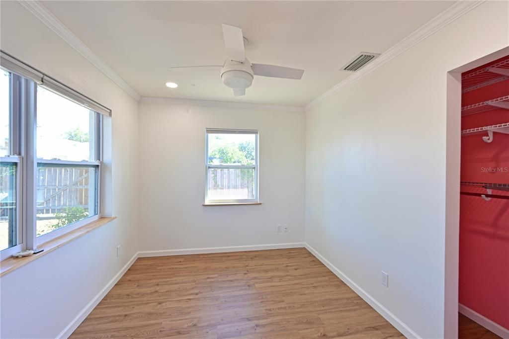 На продажу: $329,000 (2 спален, 2 ванн, 988 Квадратных фут)