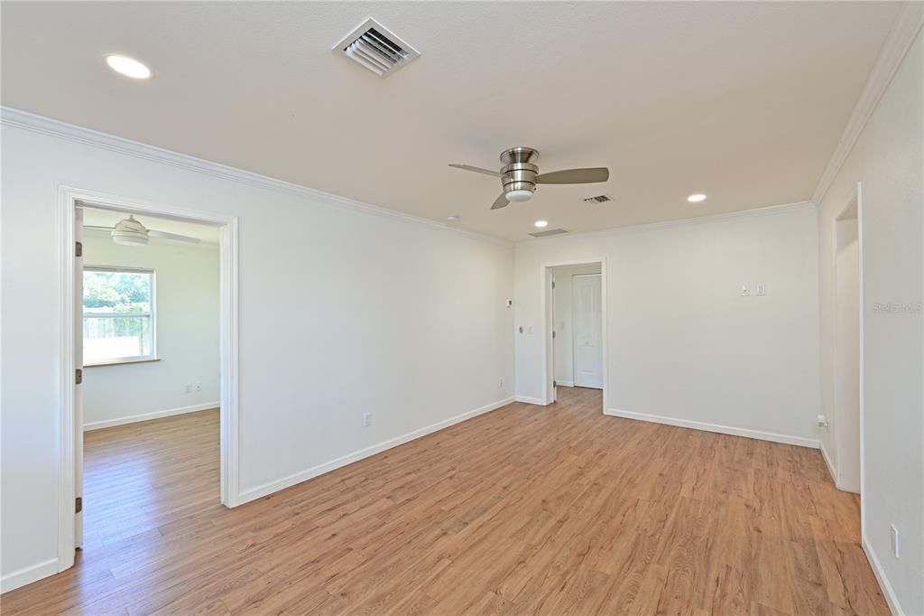 На продажу: $329,000 (2 спален, 2 ванн, 988 Квадратных фут)