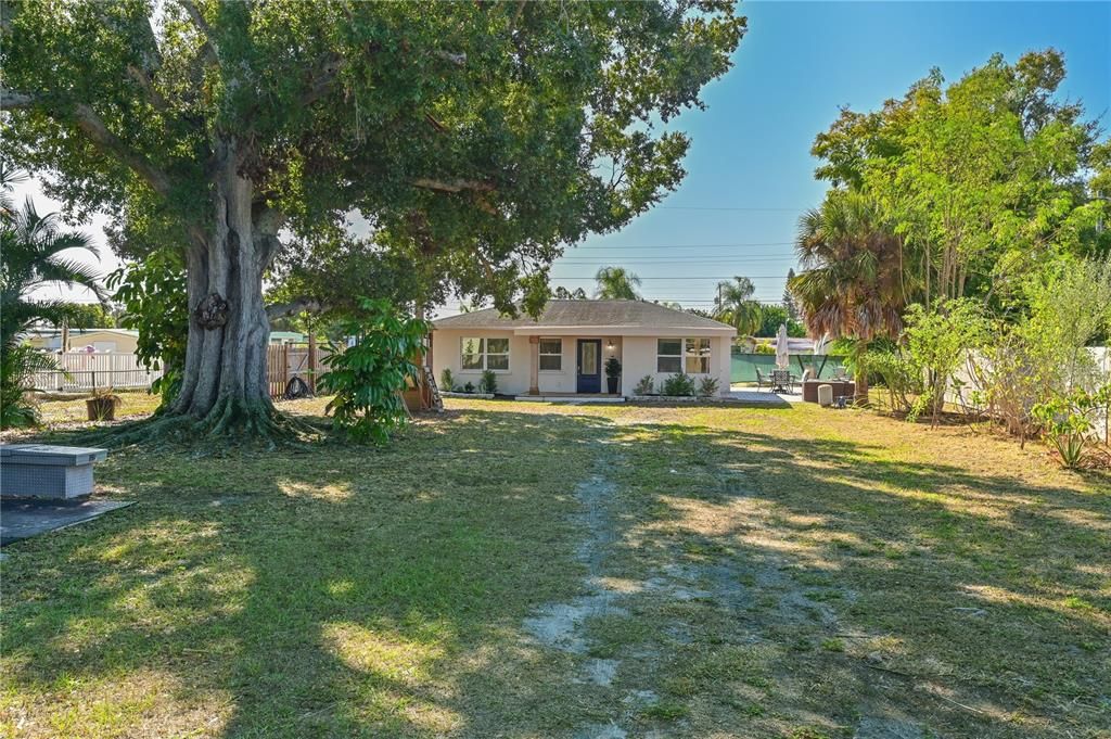 На продажу: $329,000 (2 спален, 2 ванн, 988 Квадратных фут)