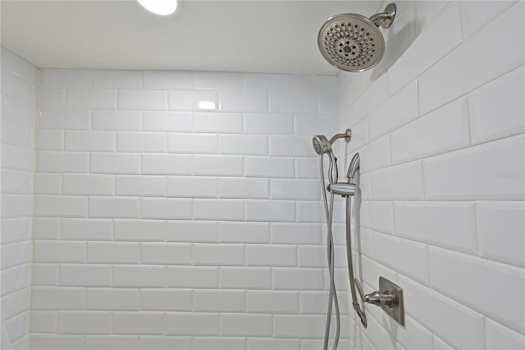 На продажу: $329,000 (2 спален, 2 ванн, 988 Квадратных фут)