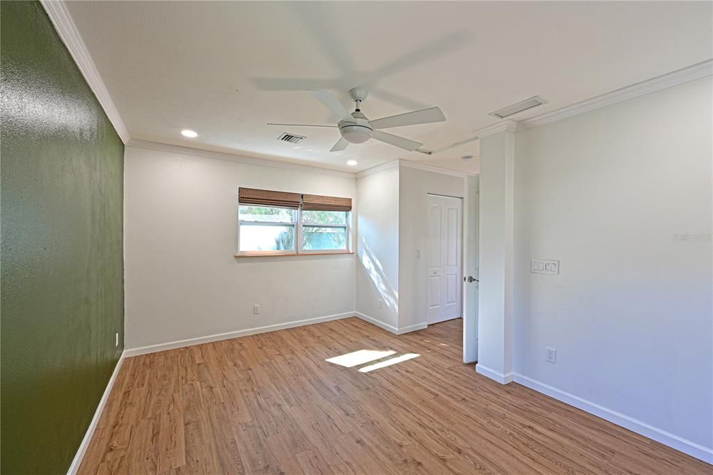 На продажу: $329,000 (2 спален, 2 ванн, 988 Квадратных фут)