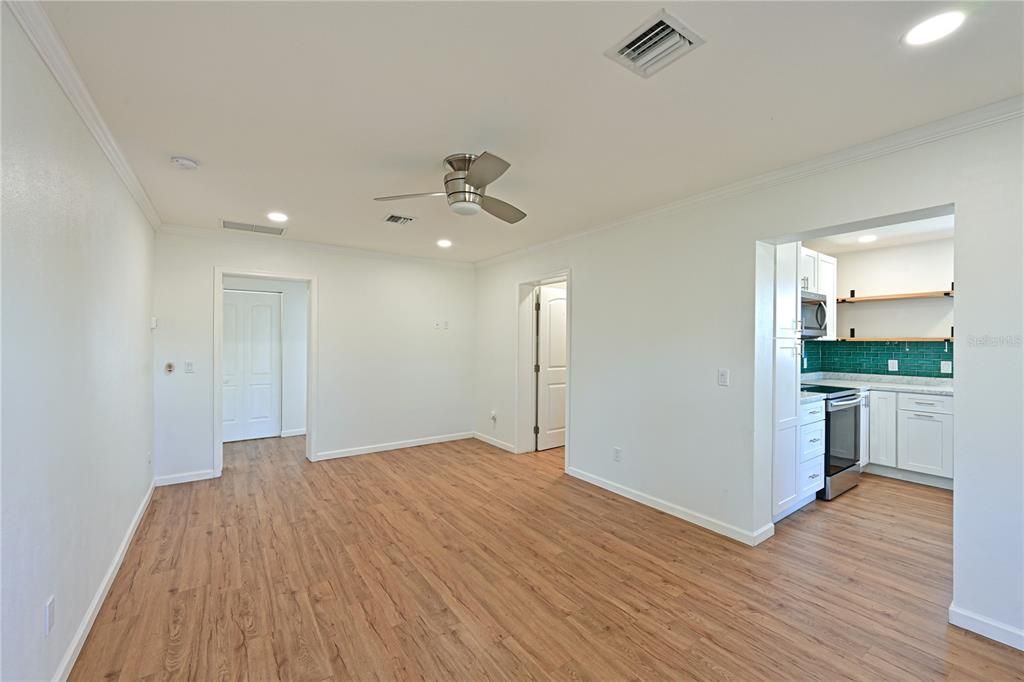 На продажу: $329,000 (2 спален, 2 ванн, 988 Квадратных фут)